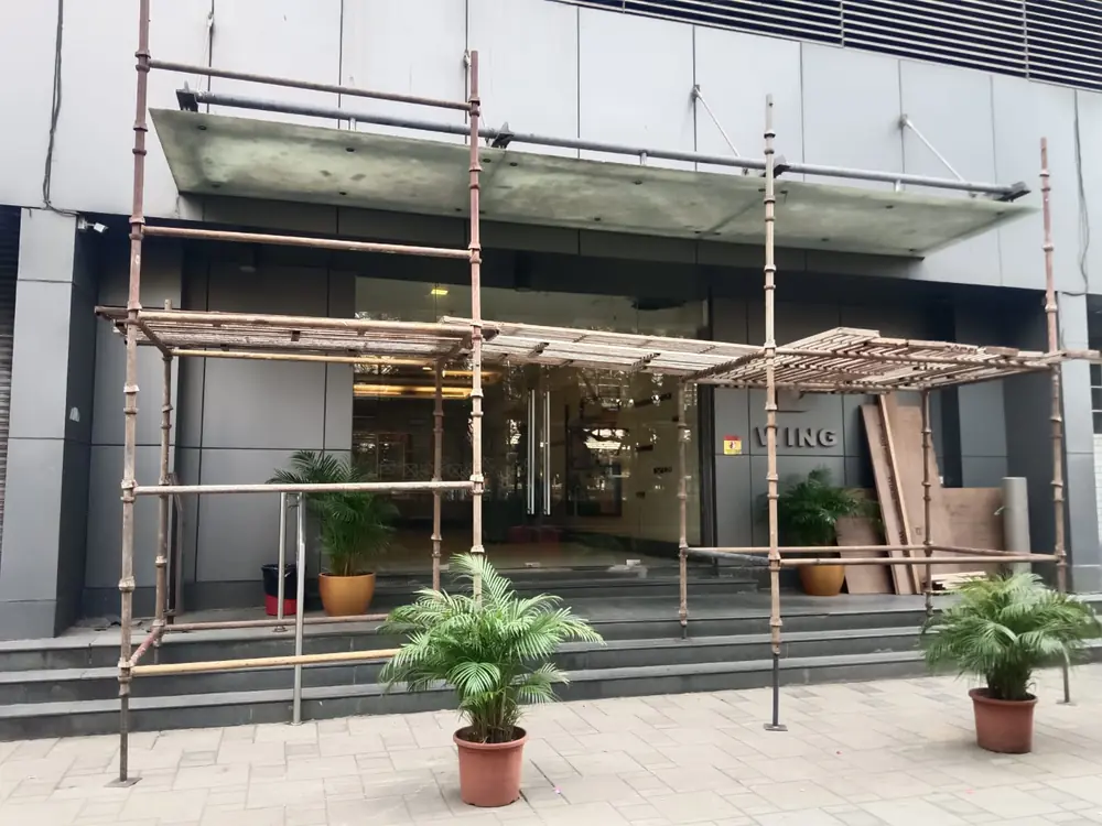 Scaffolding access structure installed at a commercial entrance